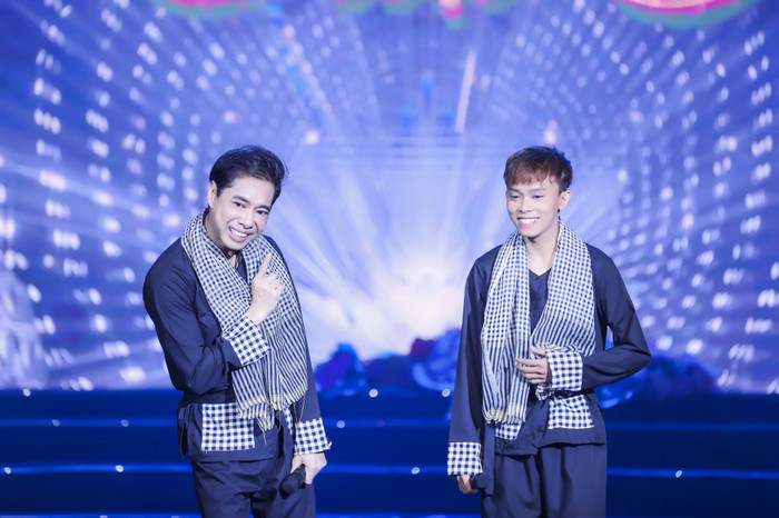 Danh ca Ngọc Sơn nhận quà từ Hồ Văn Cường: 'Bác Ba hạnh phúc vô cùng' Ảnh 4