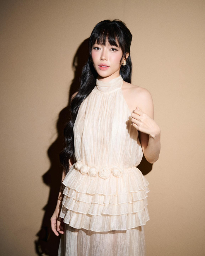 Diệu Nhi trong bộ ảnh mới với trang phục che chắn vòng 2 (Ảnh: FBNV).