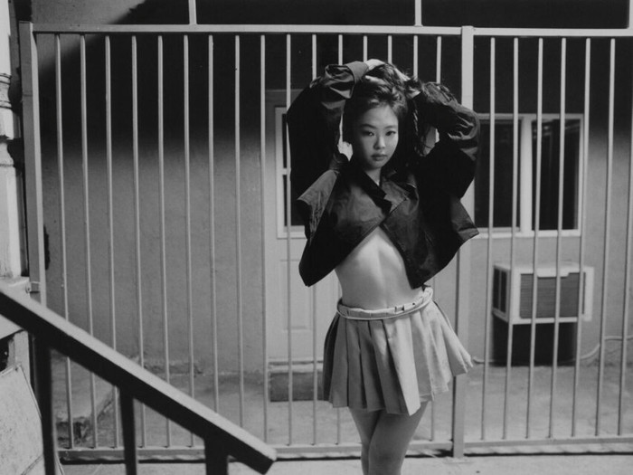 Ai bảo Jennie đã sợ mặc hở? Loạt ảnh mới của cô đang khiến thế giới tranh cãi dữ dội 'gợi cảm hay phản cảm' Ảnh 5