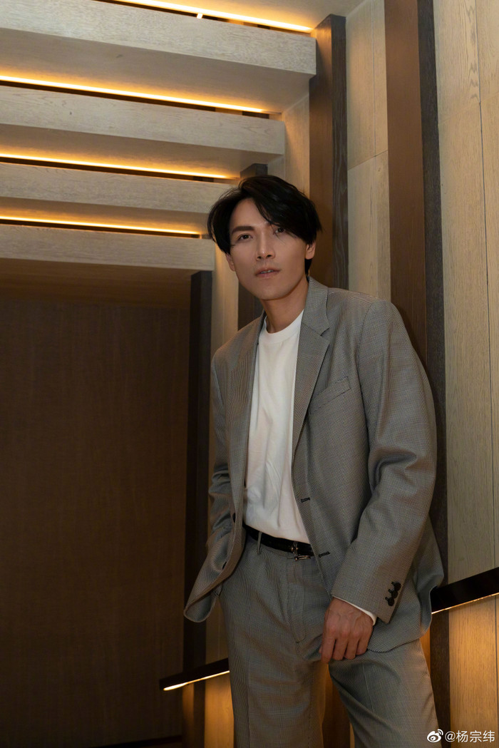 Tình trạng xót xa của nam ca sĩ bị ngã từ sân khấu cao 2m, gãy 6 xương sườn Ảnh 4