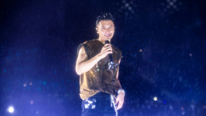 Ca sĩ từng là 'nam thần showbiz' nay bị bắt gặp với ngoại hình già nua, nhìn ảnh quá khứ fan tiếc đứt ruột Ảnh 3