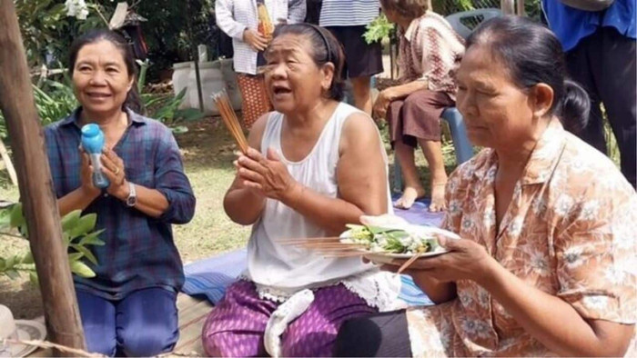 Cây chuối có hiện tượng lạ, người dân đổ xô đến cầu may được đổi đời Ảnh 3