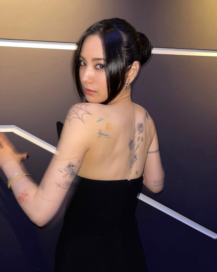 Trước đây diễn viên Nana nổi tiếng với loạt hình xăm cá tính trên cơ thể. Ảnh: IGNV