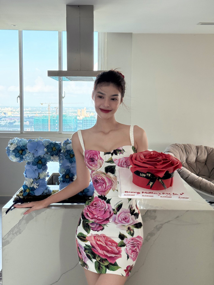 Lona Kiều Loan không ngừng làm mới bản thân giúp cô luôn giữ được độ nóng. (Ảnh: FBNV)