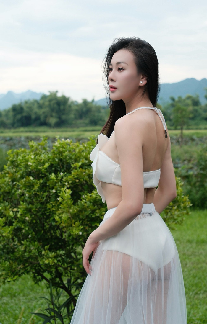 Phương Oanh thường đi du lịch, tận hưởng cuộc sống trước khi đóng phim. Ảnh: FBNV