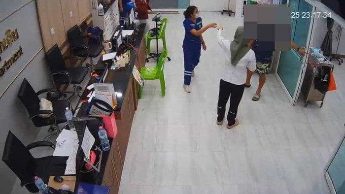 Phẫn nộ tài xế xe tải chặn đường xe cấp cứu, bệnh nhân tử vong vì không đến bệnh viện kịp thời Ảnh 3