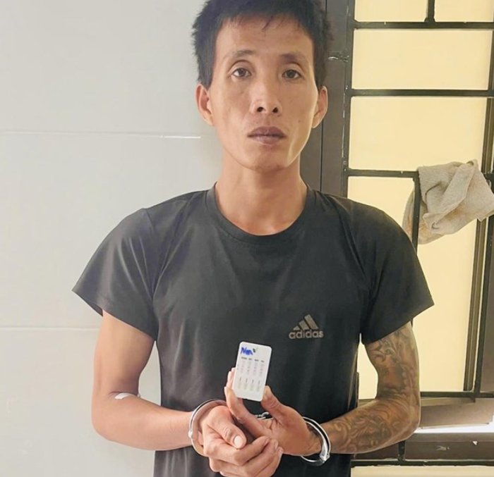 Đối tượng Nam, cha dượng bạo hành bé gái 10 tuổi đã bị bắt giữ. (Nguồn: Lao động)