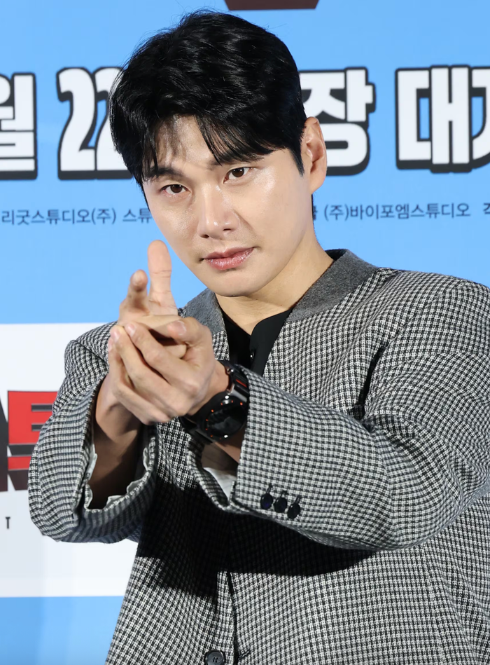 Hình ảnh của nam diễn viên Lee Yi Kyung. Ảnh: News1