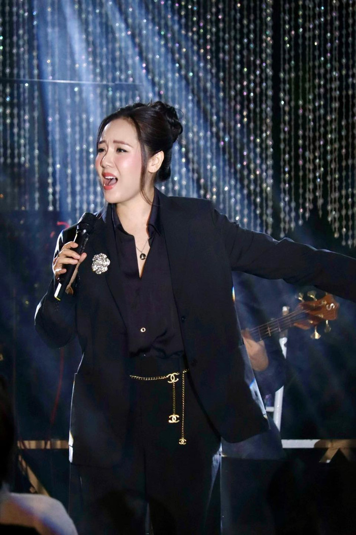 Đêm nhạc mất điện giữa chừng, Phương Linh có cách xử lý khiến ai cũng trầm trồ Ảnh 1