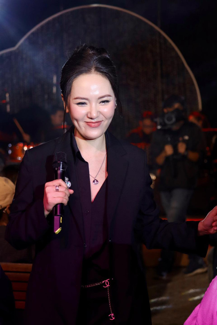 Đêm nhạc mất điện giữa chừng, Phương Linh có cách xử lý khiến ai cũng trầm trồ Ảnh 3