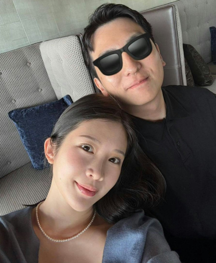 Mỹ nhân tai tiếng nhất showbiz làm đám cưới sau 3 năm kết hôn, mặc váy cưới hở hang gây tranh cãi Ảnh 4