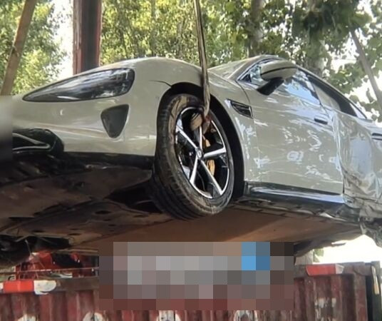 Cho bạn mượn xe hơi điện để chạy thử, 10 phút sau nhận được cuộc gọi khiến người đàn ông bàng hoàng Ảnh 3