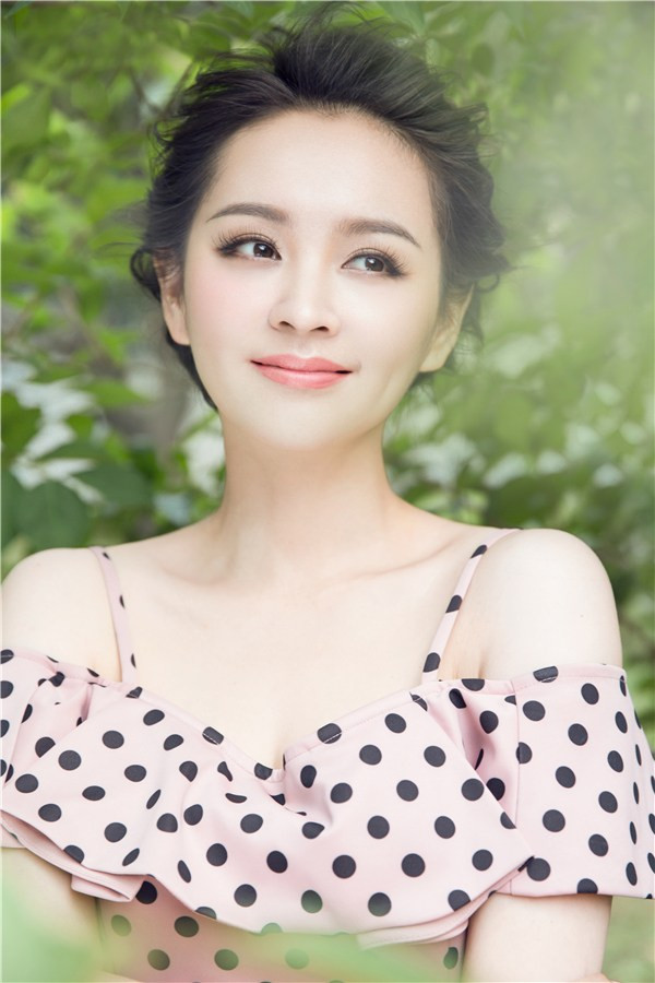 Nữ diễn viên vừa thông báo cô và chồng tạm thời không sống cùng nhau để có thời gian nhìn lại bản thân sau nhiều mâu thuẫn. (Ảnh Sina)