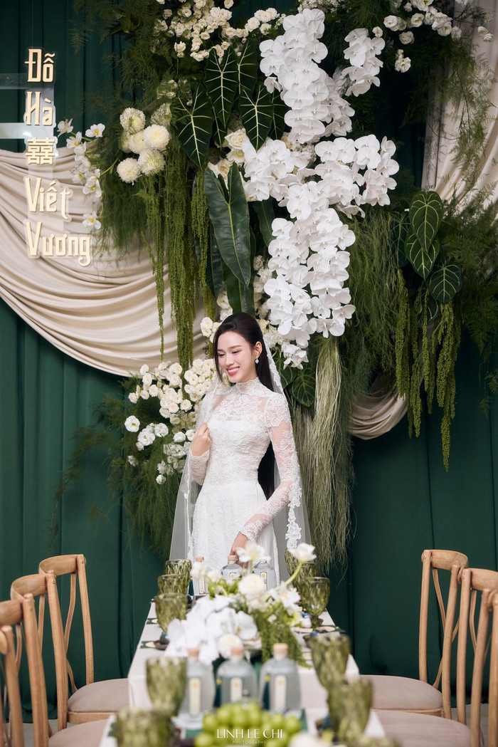Hình ảnh nàng hậu trong ngày cưới dịu dàng nhưng vẫn kiêu sa (Ảnh: Linh Le Chi Photography).