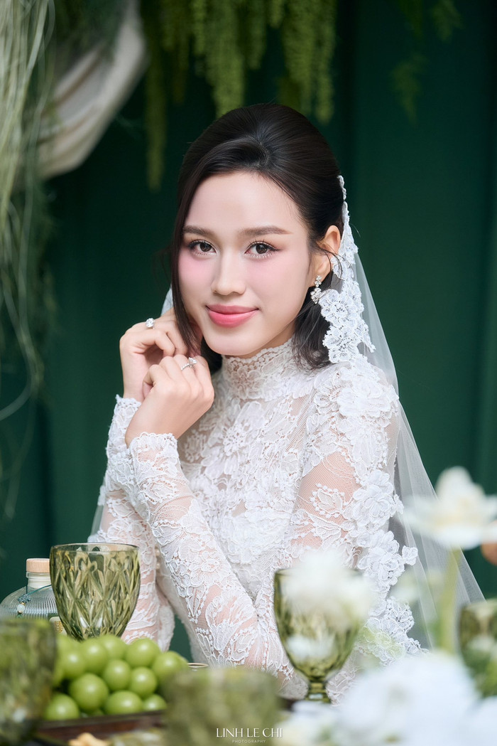Cận cảnh nhan sắc của cô dâu Đỗ Thị Hà trong ngày cưới sáng nay 22/10 (Ảnh: Linh Le Chi Photography).