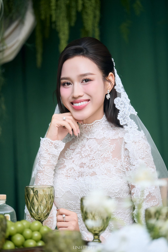 Cận visual xinh đẹp của Đỗ Thị Hà khi trở thành cô dâu. Ảnh: Linh Lê Chí