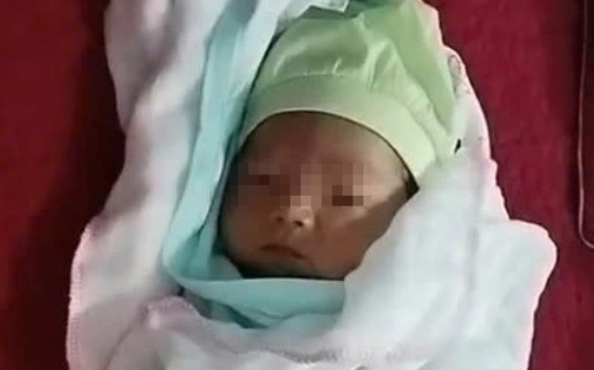 Em bé đã về đến nhà, sức khỏe ổn định. (Nguồn: VOV)