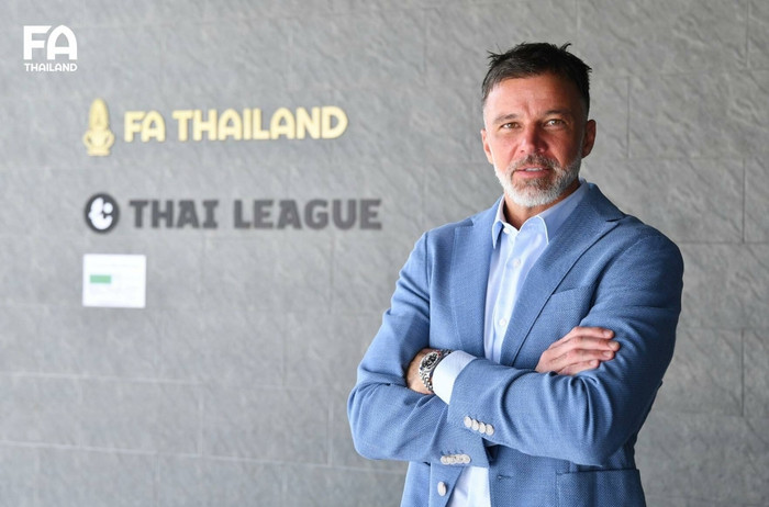 Một ngày sau khi chia tay Masatada Ishii, Liên đoàn Bóng đá Thái Lan (FAT) chính thức bổ nhiệm Giám đốc kỹ thuật Anthony Hudson vào vị trí HLV trưởng đội tuyển quốc gia. Ảnh: FAT