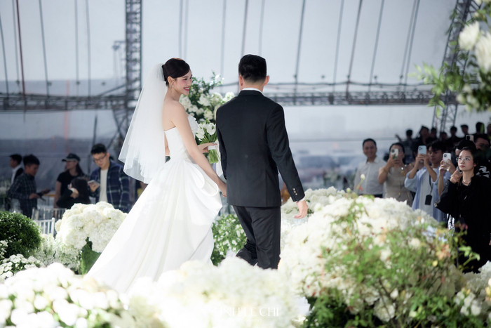Sau lễ cưới, Đỗ Thị Hà và chồng sẽ nghỉ ngơi, tận hưởng cuộc sống vợ chồng son và sẽ tổ chức tiệc báo hỷ ở Hà Nội vào đầu tháng 11, quy tụ đông đảo bạn bè trong giới giải trí. (Ảnh Linh Lê Chí)