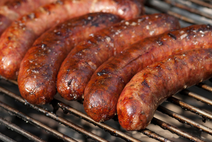 Thịt chế biến sẵn dễ gây ra bệnh về thận nếu ăn thường xuyên. (Ảnh minh họa)