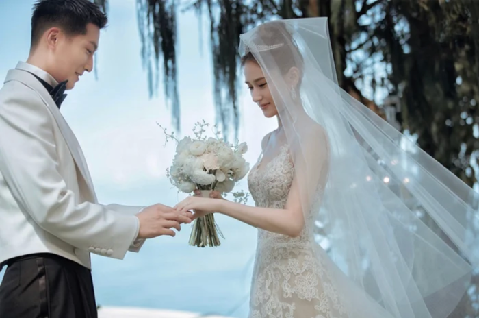 Đám cưới của nam diễn viên Đậu Kiêu và Hà Siêu Liên từng gây xôn xao cõi mạng. Ảnh: Weibo