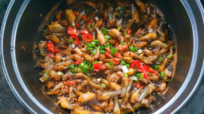 Cá bống trứng kho tiêu là món ăn dân dã, được cho là đặc sản miền Tây. (Ảnh minh họa)