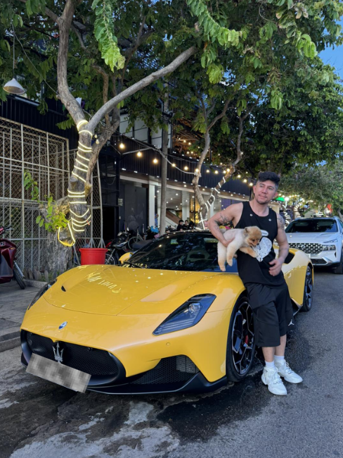 Lương Bằng Quang sở hữu chiếc xe lên đến 20 tỷ đồng. (Ảnh: FBNV)