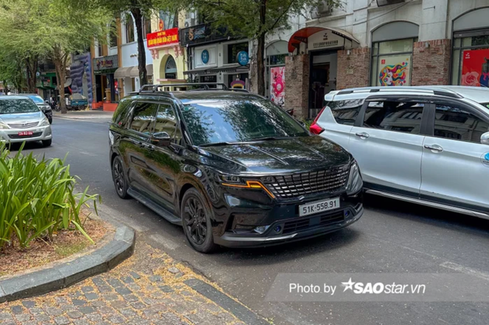 Một trong những chiếc xế hộp tiền tỷ của Lương Bằng Quang và Ngân 98