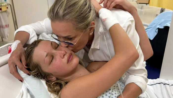 Nữ siêu mẫu bị chê bai khi diễn nội y, phải gửi lời xin lỗi tới khán giả Ảnh 2