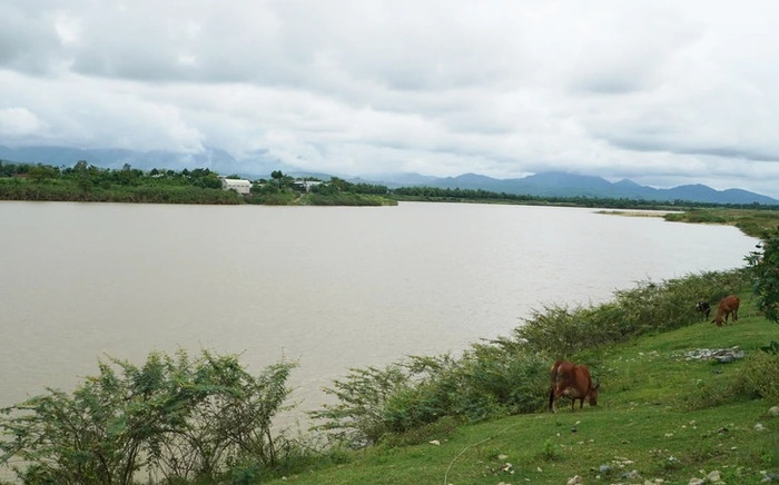 Thi thể thiếu niên này được tìm thấy trên sông Thu Bồn. Ảnh: Tuổi Trẻ Online