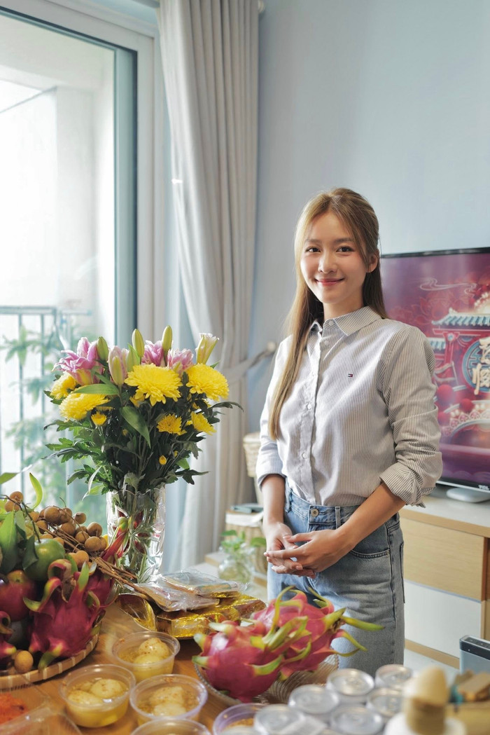 Mái tóc nâu giúp Khả Ngân trở nên nổi bật dù trang điểm, ăn vận giản dị. Ảnh: FBNV