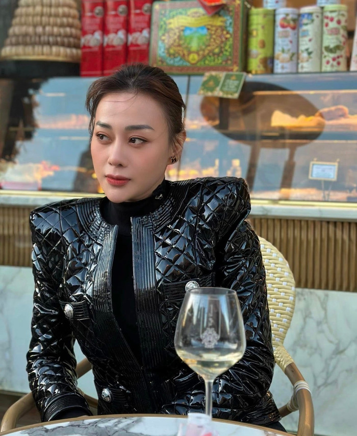 Phương Oanh luôn nỗ lực trong từng vai diễn. Ảnh: FBNV