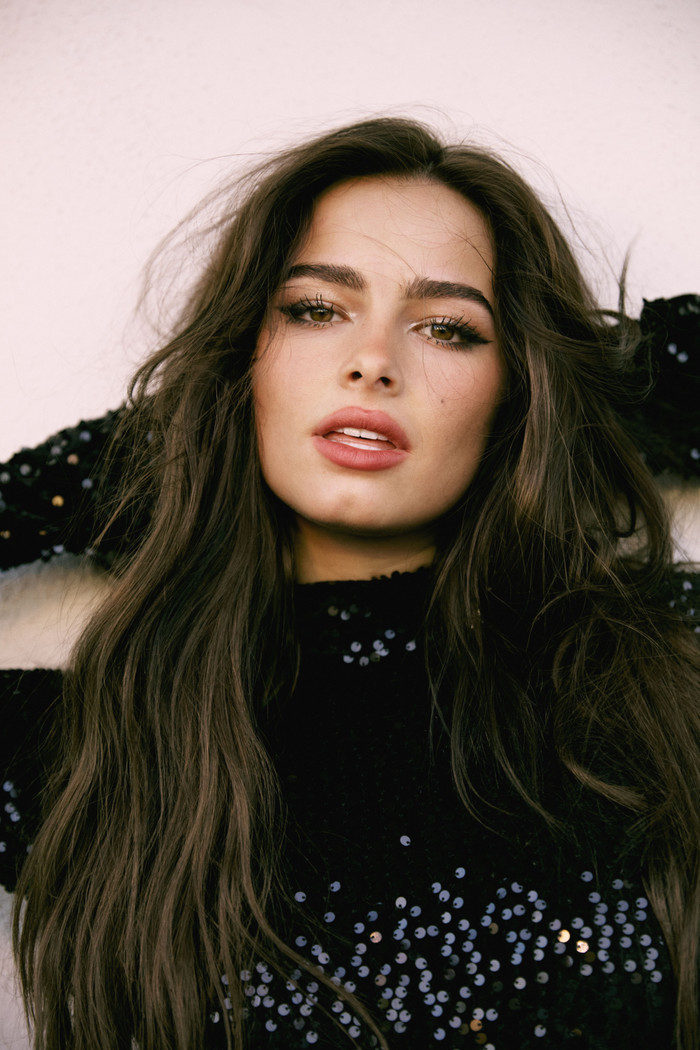 Nữ ca sĩ mặc mỗi nội y biểu diễn trước hàng nghìn khán giả, bị chỉ trích phản cảm Ảnh 3