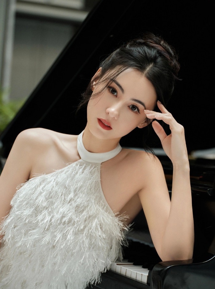 Đại diện của nữ diễn viên khẳng định, Trương Bá Chi không có hứng thú tình cảm với những chàng trai trẻ tuổi. (Ảnh Weibo)