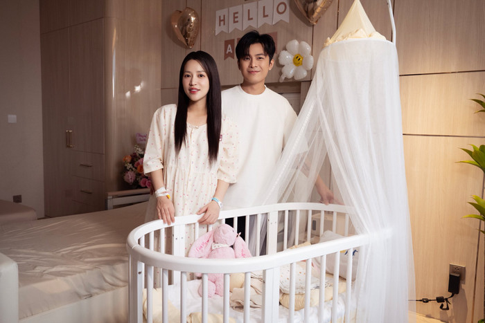 Một trong những tấm hình Puka và Gin Tuấn Kiệt thông báo tin có con đầu lòng. Ảnh: FBNV