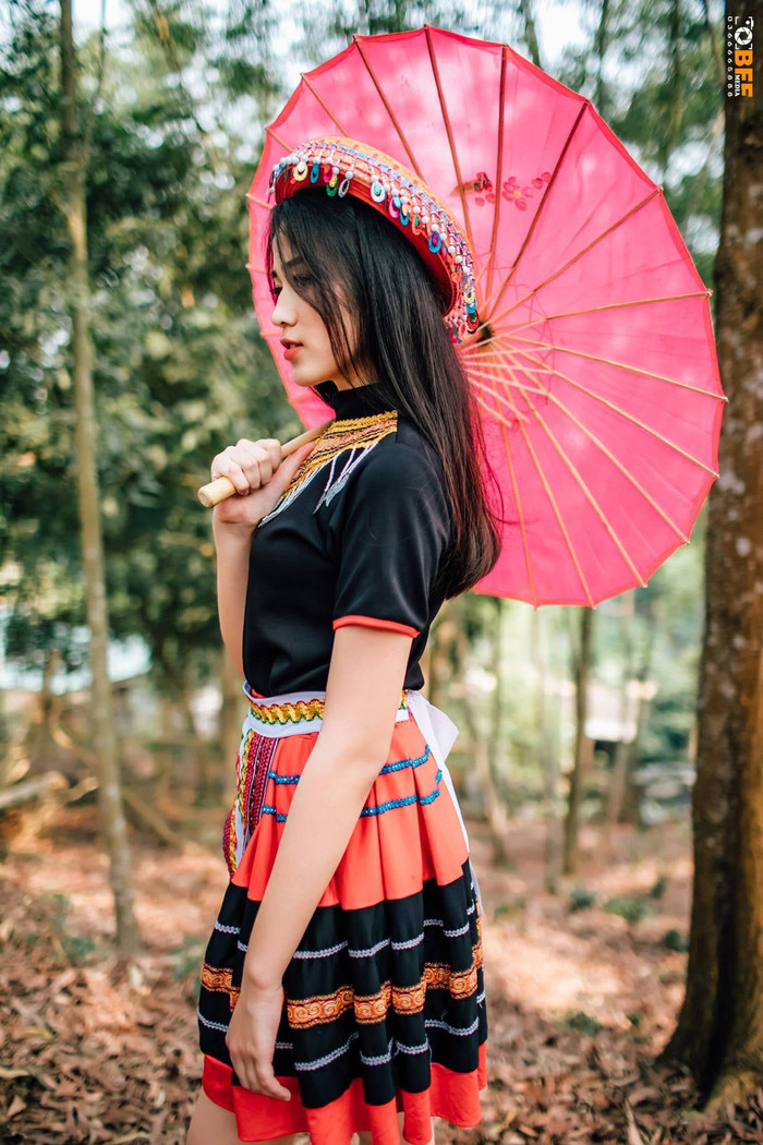 Nhan sắc tuổi 18 của Đỗ Thị Hà. Ảnh: FBNV