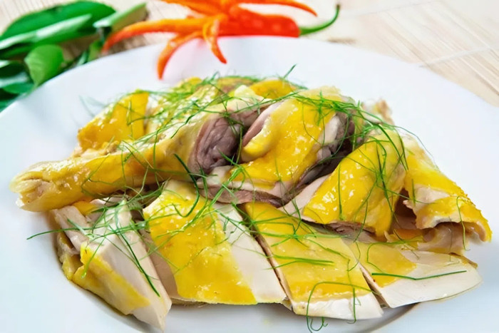 ไก่เป็นอาหารที่คุ้นเคยและมีคุณค่าทางโภชนาการ แต่คุณต้องระมัดระวังเมื่อรับประทานร่วมกับอาหารบางจาน (ภาพประกอบ)