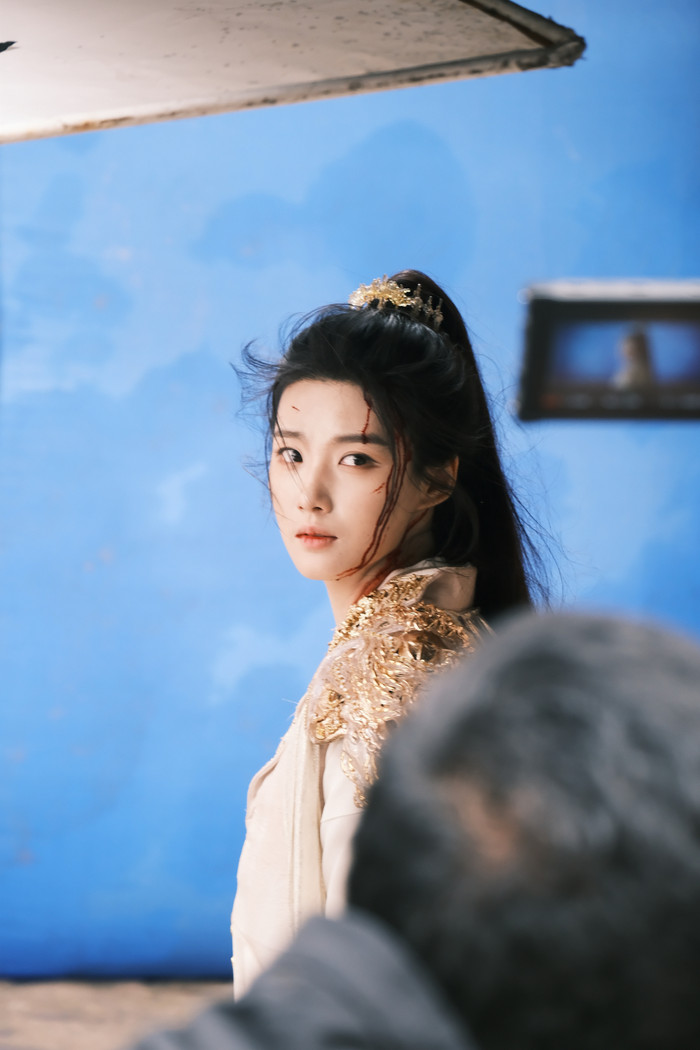 Tạo hình của Lư Dục Hiểu trong trang phục chiến thần. Ảnh: Weibo