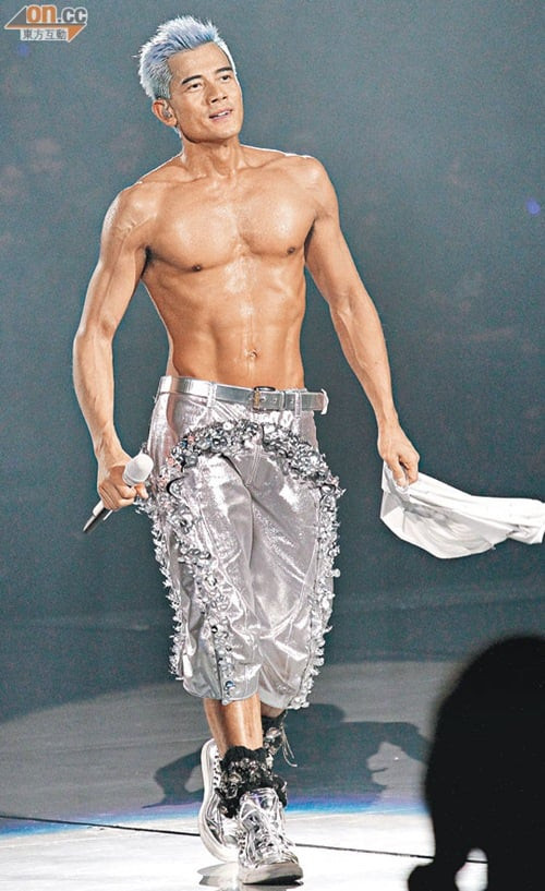 Nam ca sĩ U70 sinh con thứ 3 với vợ kém 22 tuổi, đứa bé gây sốt vì nhan sắc quá xinh đẹp Ảnh 5