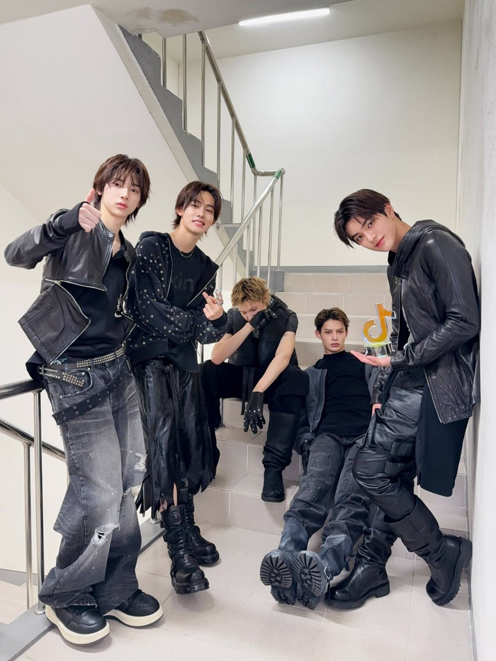 CORTIS bày tỏ tình cảm với BTS và TXT, dân mạng khen ngợi: 'Có thái độ đúng sẽ giúp đi xa' Ảnh 1