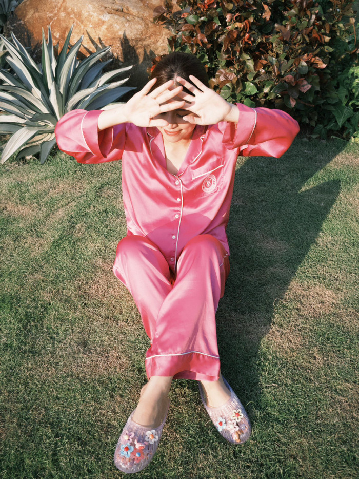 Loạt ảnh của Hoàng Thùy Linh khiến cộng đồng mạng 'dậy sóng' Ảnh 6