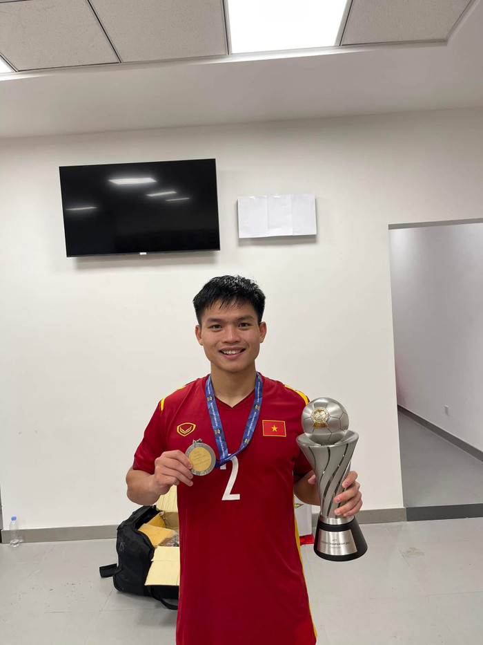 Hồ Văn Cường cần trưởng thành hơn, nhằm nhận được mức lót tay cao và kiếm được nhiều tiền lo cho gia đình nhỏ.