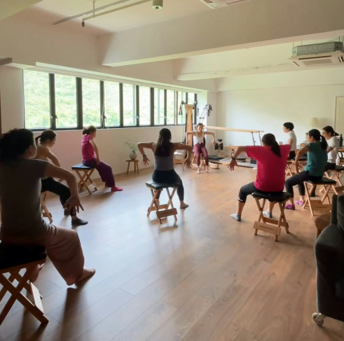 Nữ ca sĩ giải nghệ sau khi lấy chồng là MC nổi tiếng, giờ sống an nhàn trong biệt thự 345 tỷ đồng Ảnh 4