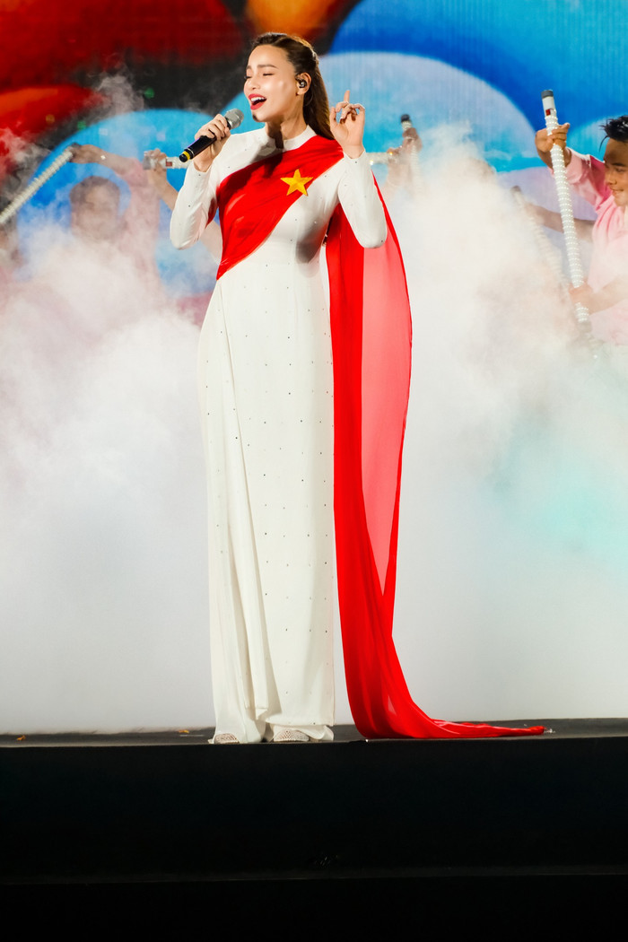 'Nghề tay trái' kiếm tiền tỷ của Hồ Ngọc Hà Ảnh 2