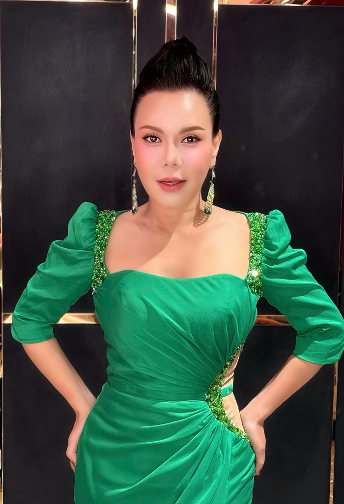 Hình ảnh mới nhất của Việt Hương. Ảnh: FBNV