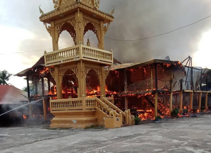 Hỏa hoạn kinh hoàng, ngôi chùa nổi tiếng bị thiêu rụi thành tro Ảnh 1