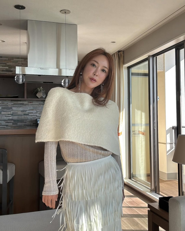 Nữ ca sĩ nổi tiếng là vợ của cầu thủ bị bắt vì đánh bạc, sử dụng 26 tài khoản khác nhau để rút tiền Ảnh 6