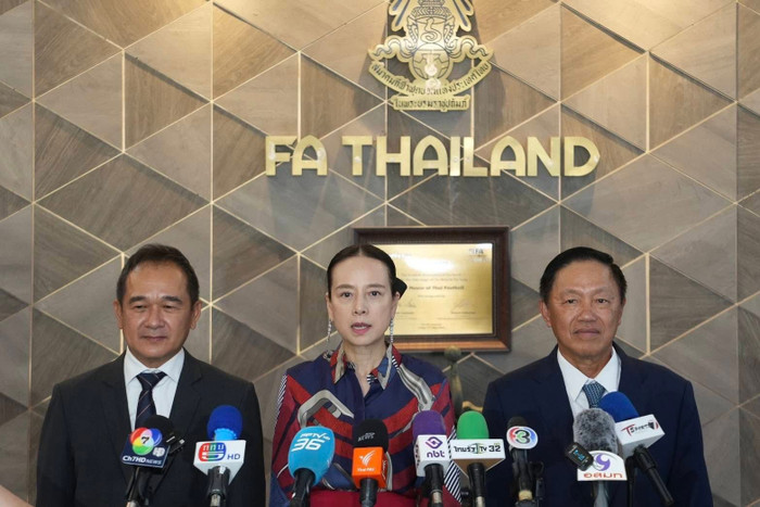 Theo thông tin của Saostar, sau khi nhận được văn bản từ Liên đoàn Bóng đá Việt Nam, Liên đoàn Bóng đá Thái Lan đã có thư chính thức để nói lời lỗi. Ảnh: Madam Pang