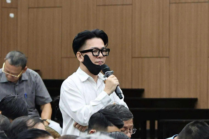 Hình ảnh ca sĩ Vũ Hà tại phiên tòa ngày 28/10. (Ảnh: Nguyễn Hưởng/Báo Người Lao Động)