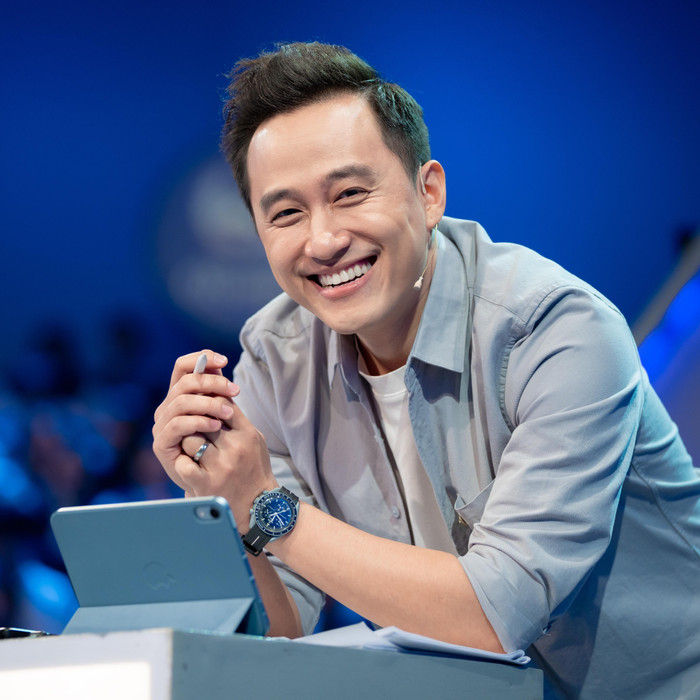 Mẫu đồng hồ này của nam MC có giá trị dao động từ 10,5 triệu đồng cho đến 14 triệu đồng. Ảnh: FBNV